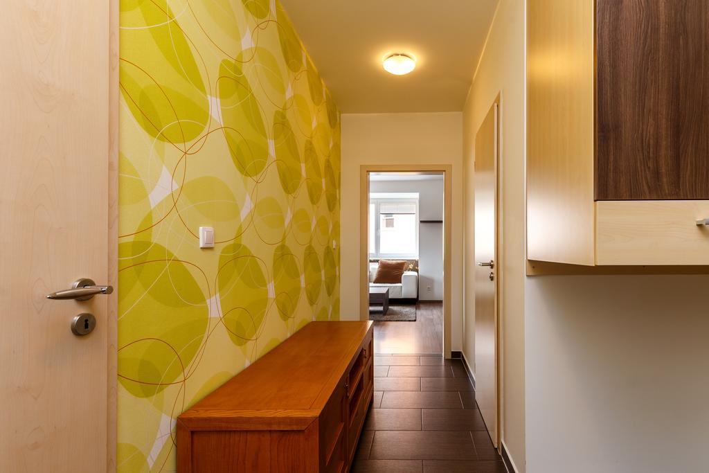 Modern Apartment With 2 Bedrooms Karlovy Vary Bagian luar foto