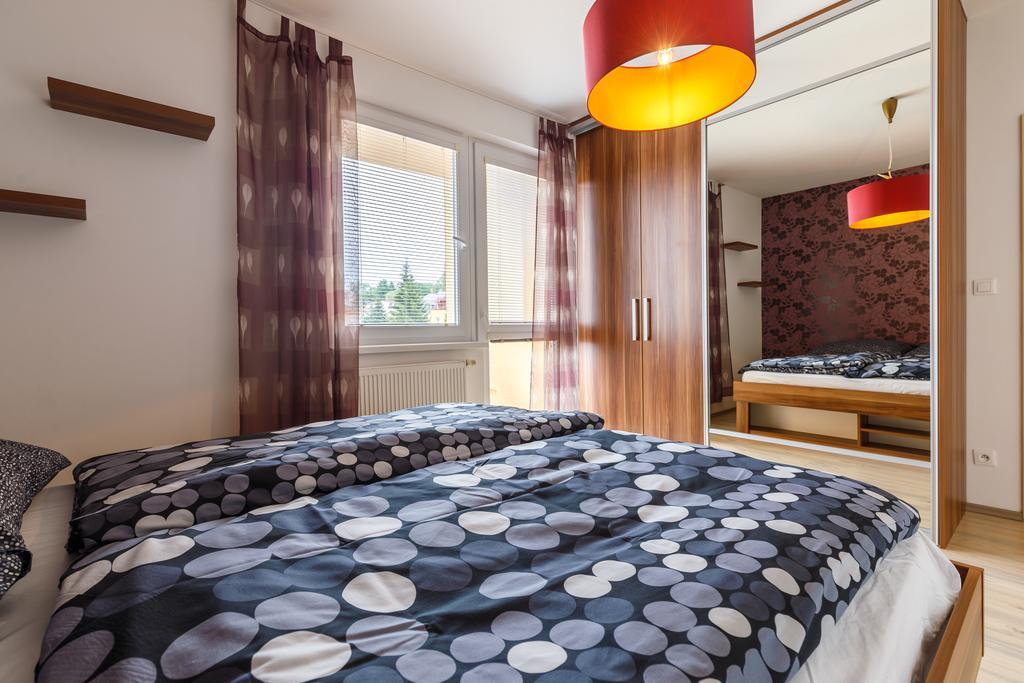 Modern Apartment With 2 Bedrooms Karlovy Vary Bagian luar foto